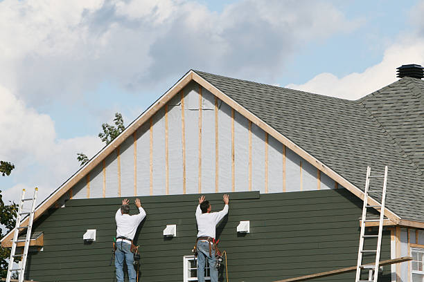 Professional Vinyl Siding technician working in Tomball, TX